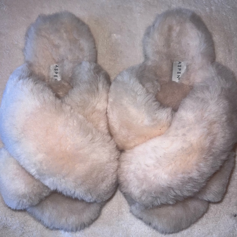 Cream Plush Cross-Strap Slippers